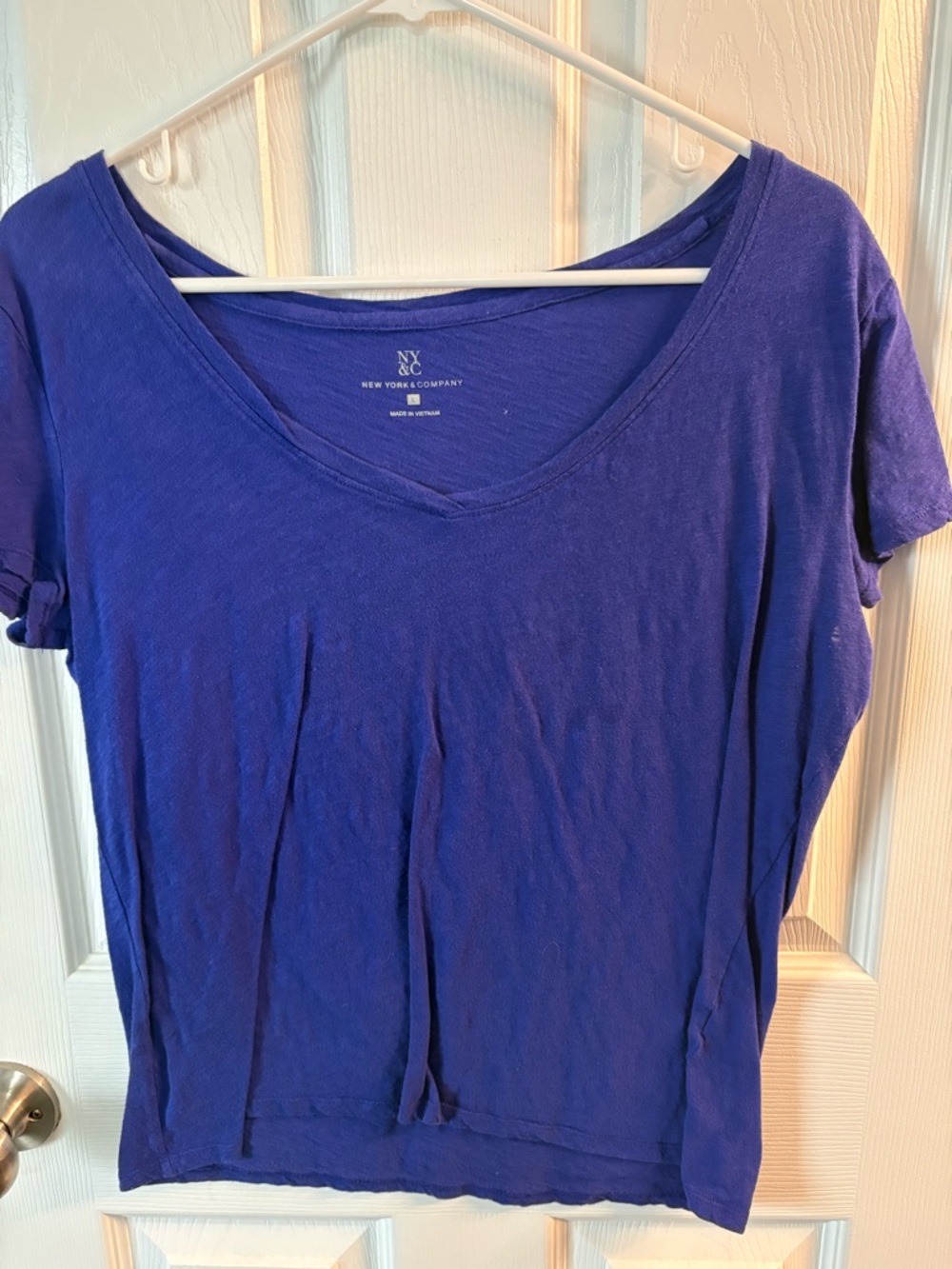 New York & Company Short Sleeve V-Neck Tee in Royal Blue